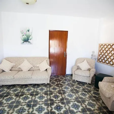 New! Amazing 4 Bedroom House Carvoeiro - 8 People Feriehus